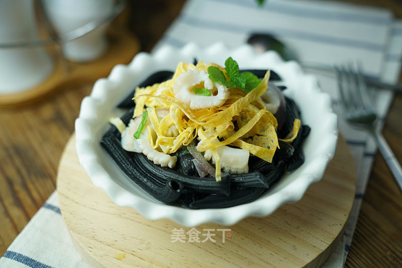Cuttlefish Noodle with Egg