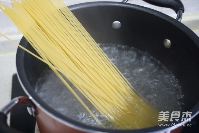 Fried Noodles with Seafood recipe