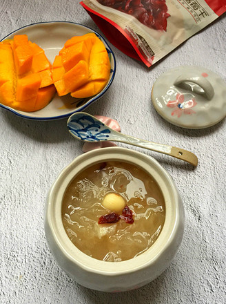 Peach Gum Tremella and Lotus Seed Soup