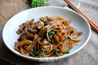 Stir-fried Hor Fun with Leek recipe