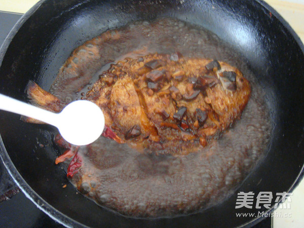 Braised Pomfret with Mushrooms recipe