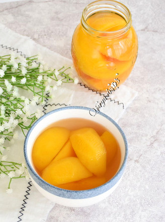 Homemade Pure Natural Canned Yellow Peaches