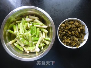 Fried Small Spring Bamboo Shoots with Pickled Vegetables recipe