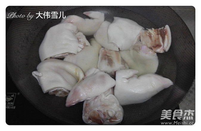 Xiaobai Version of Soy-flavored Pig Trotters recipe