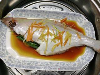 Steamed and Skinned Fish in Soy Sauce recipe