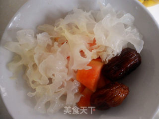 Papaya Tremella Candied Date Soup recipe