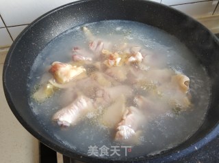 Braised Chicken Drumsticks with Agaricus and Tea Tree Mushroom recipe