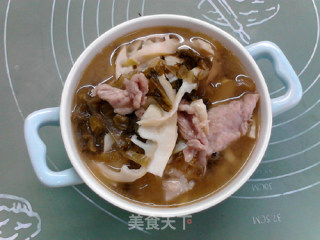 Sauerkraut and Bitter Bamboo Shoot Pork Soup recipe