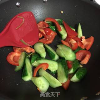 Stir-fried Shredded Pork with Cucumber and Pepper recipe