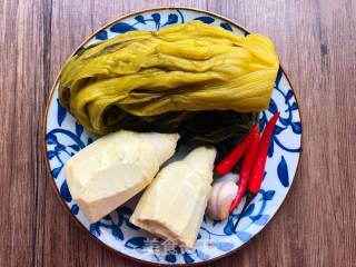 Stir-fried Sauerkraut with Winter Bamboo Shoots recipe