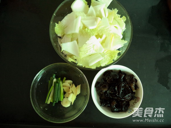 Stir-fried Chinese Cabbage Stem with Black Fungus recipe