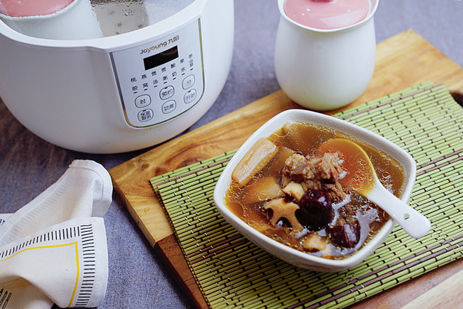 Lotus Root Red Date Beef Bone Soup recipe