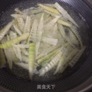 Stir-fried Bamboo Shoot Tip with Hot Pepper recipe