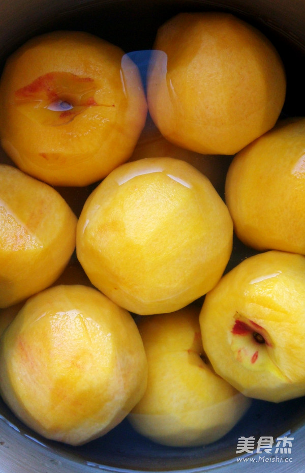 Homemade Canned Yellow Peaches in Syrup recipe