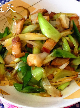 Stir-fried Pork Belly with Green Garlic recipe