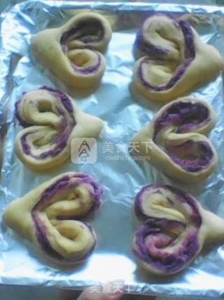 Purple Sweet Potato Heart-shaped Bread recipe