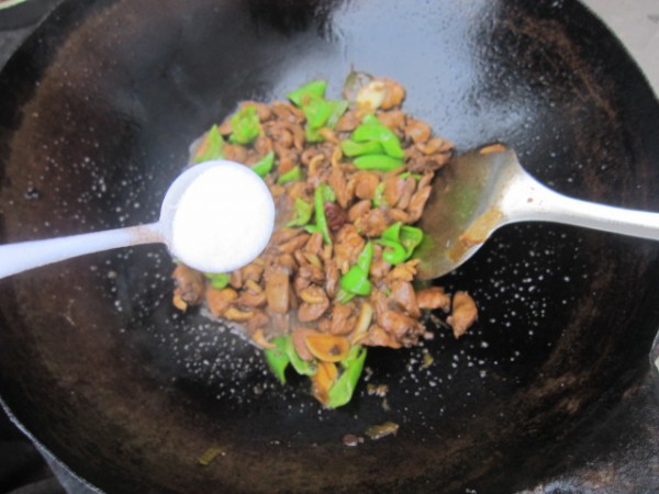 Stir-fried Chicken Hearts with Hot Peppers recipe