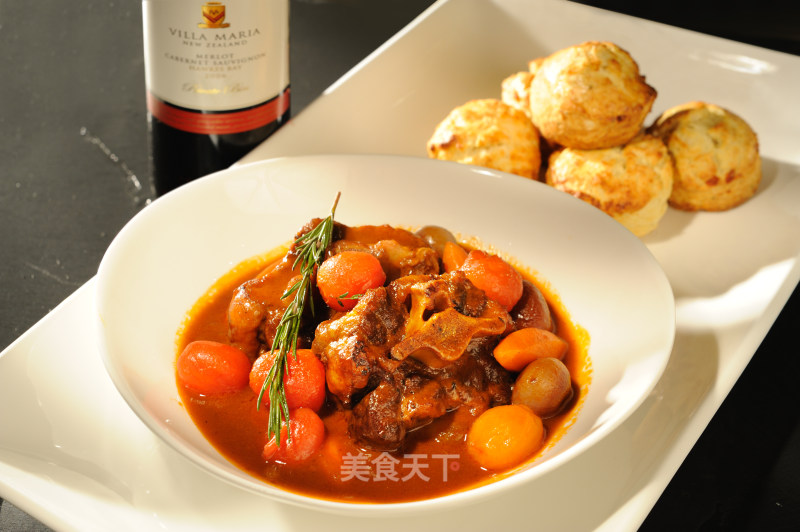 Oxtail with Tomato and Red Wine recipe