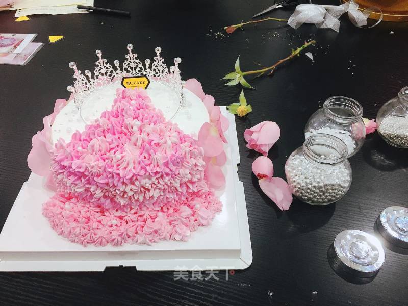 Valentine's Day Exclusive Queen's Crown Dress Cake (decoration)
