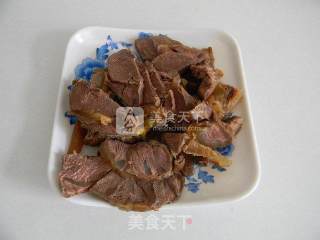 Stir-fried Beef Slices with Scallions recipe