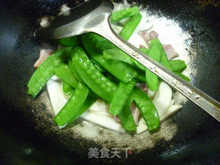 Stir-fried Snow Peas with Dried Rice and Pork recipe