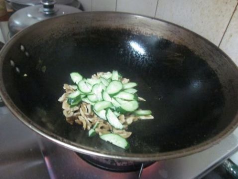 Fried Cucumber Slices with Walnuts recipe