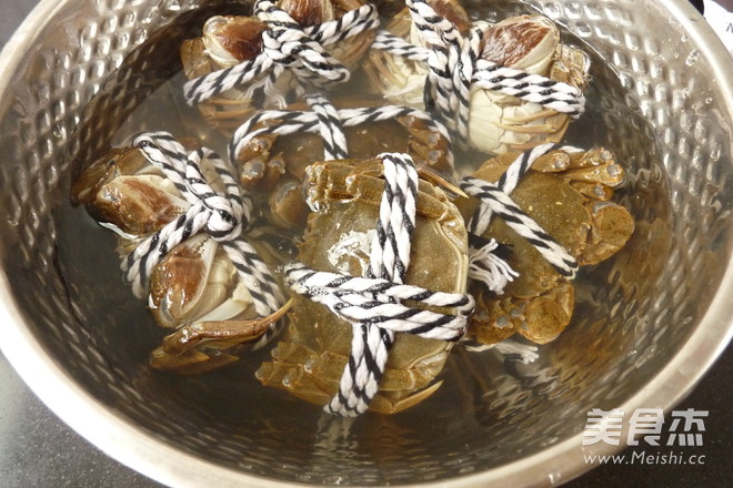 Stir-fried Crab with June Dried Yellow Radish recipe