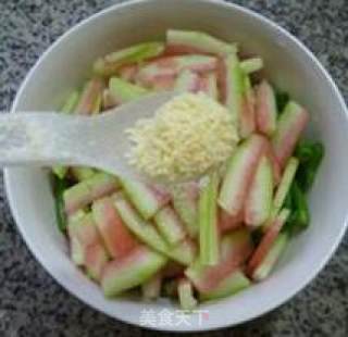 Watermelon Rind Mixed with Spinach Stem recipe