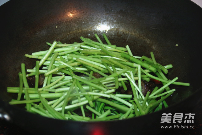 Stir-fried Bacon with Artemisia Quinoa recipe