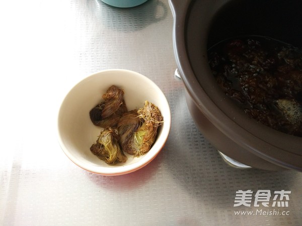 Corn Silk Red Dates and White Fungus Soup recipe