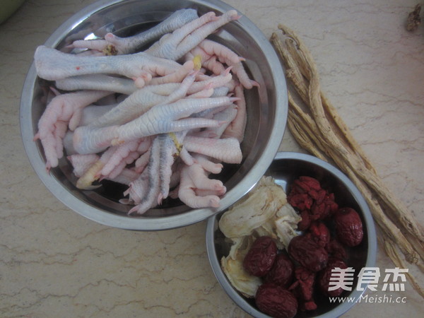 Medicated Chicken Feet Soup recipe