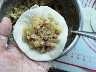 Cabbage, Vermicelli and Ham Fried Buns recipe