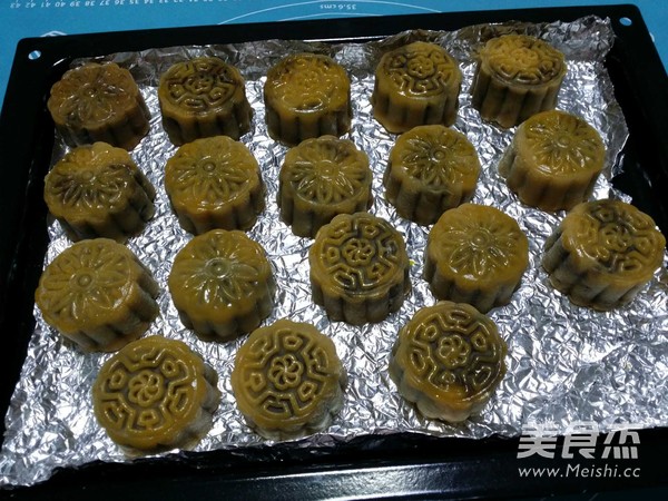 Red Bean Egg Yolk Mooncake recipe