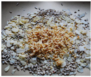 Everyone Loves Homemade Crispy Muesli recipe