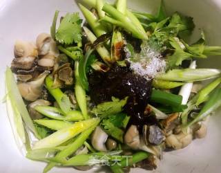 Scallions Mixed with Small Conch recipe