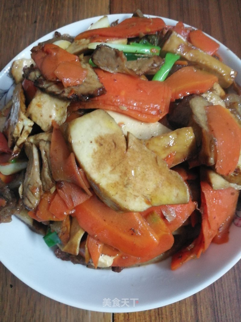 Braised Pork and Carrots Sautéed and Dried recipe