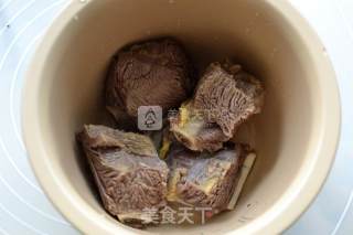 Steak with Yam and Coix Seed in Clay Pot recipe