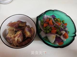 Stir-fried Cured Chicken Drumsticks with Onion and Peas recipe