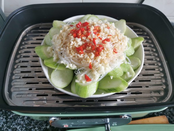 Steamed Loofah with Garlic Vermicelli recipe