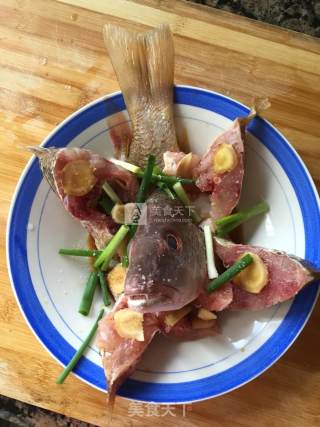 Steamed Flower-shaped Fish recipe