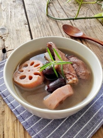 Nourishing Yin and Cooling Blood Old Duck Lotus Root Soup recipe