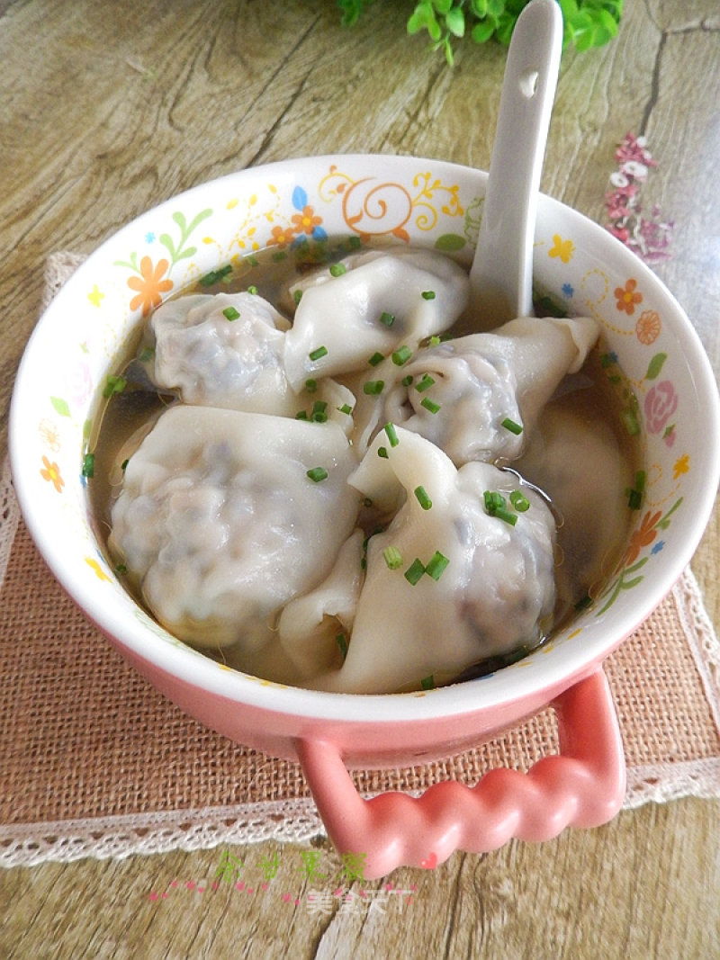 Dried Bamboo Shoots, Fungus and Fresh Meat Wontons recipe