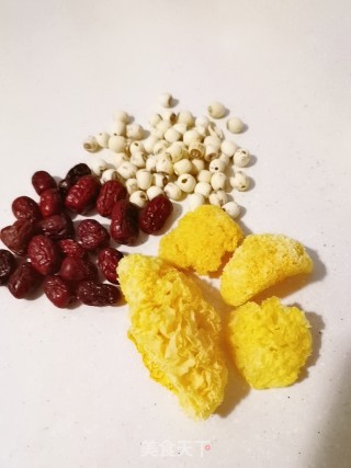 Red Date, Lotus Seed and Tremella Soup recipe