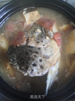 The Incredibly Delicious and Domineering Salmon Head Pot recipe
