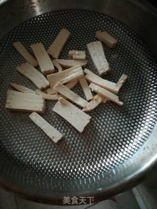 Stir-fried Tofu with Green Garlic recipe