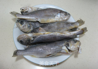 Fried Small Yellow Croaker recipe