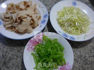 Stir-fried Goose Intestines with Chives and Chives recipe