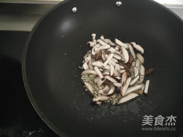 Soy Bean Sprouts and Fried Shiitake Mushroom Slices recipe