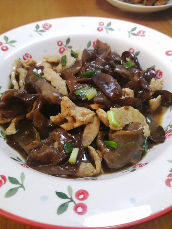 Simple and Delicious~~ Fried Pork with Fungus recipe