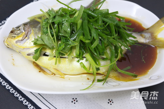 Steamed Golden Pomfret recipe